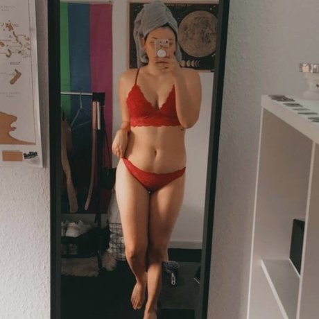 Foto di nudo di fuga di OnlyFans di Iluna