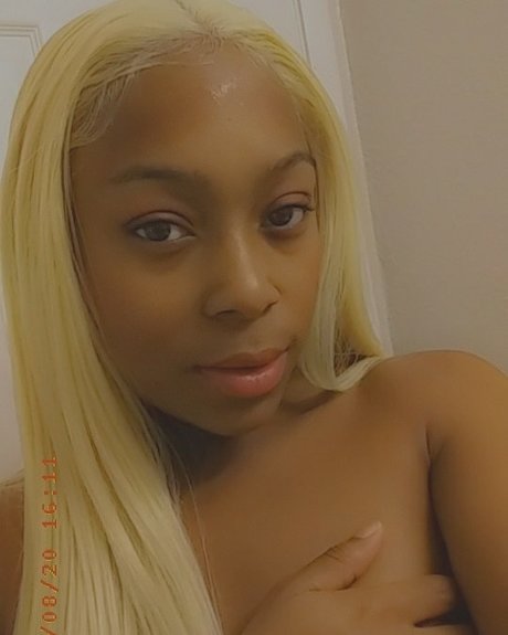 Foto di nudo di fuga di OnlyFans di Ianna Flame