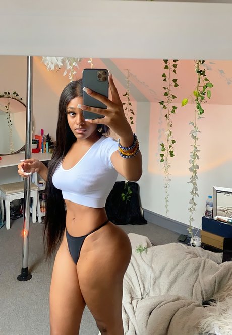 Foto di nudo di fuga di OnlyFans di Slim Ebony 20 