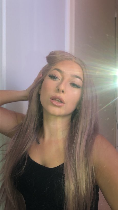 Foto di nudo di fuga di OnlyFans di Becca