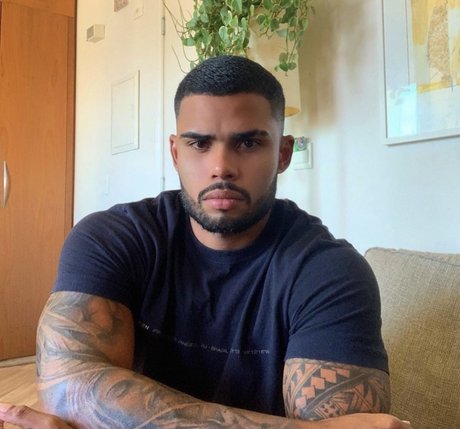 Foto di nudo di fuga di OnlyFans di Italo Magalhaes