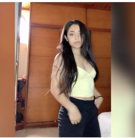 Foto di nudo di fuga di OnlyFans di Karla Aura