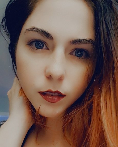 Foto di nudo di fuga di OnlyFans di Mittenz13