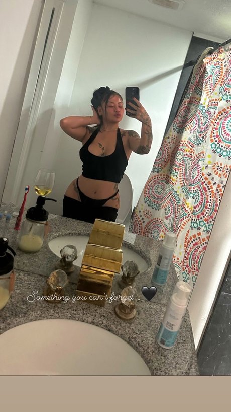 Foto di nudo di fuga di OnlyFans di Asian Doll