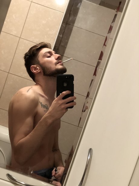 Foto di nudo di fuga di OnlyFans di Mistic Land