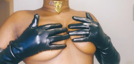 Foto di nudo di fuga di OnlyFans di Mistress Santana