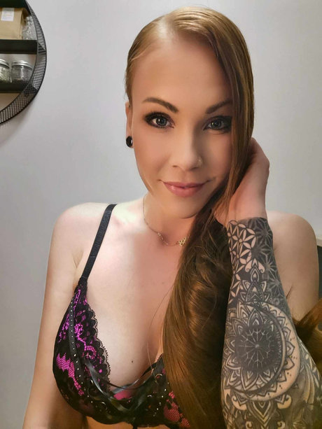 Foto di nudo di fuga di OnlyFans di Mistress Pia