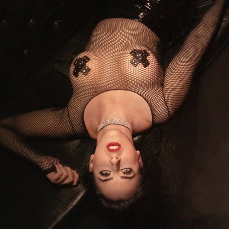 Foto di nudo di fuga di OnlyFans di Mistress Nara Neveu 