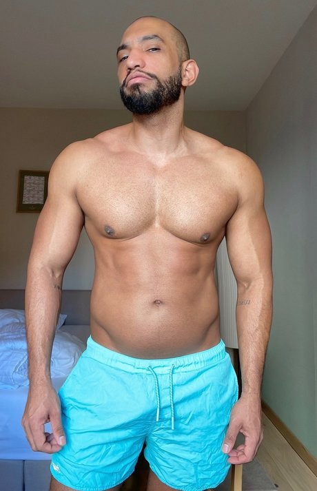 Foto di nudo di fuga di OnlyFans di Morenohung