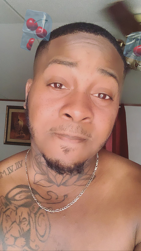 Foto di nudo di fuga di OnlyFans di Montesanchez