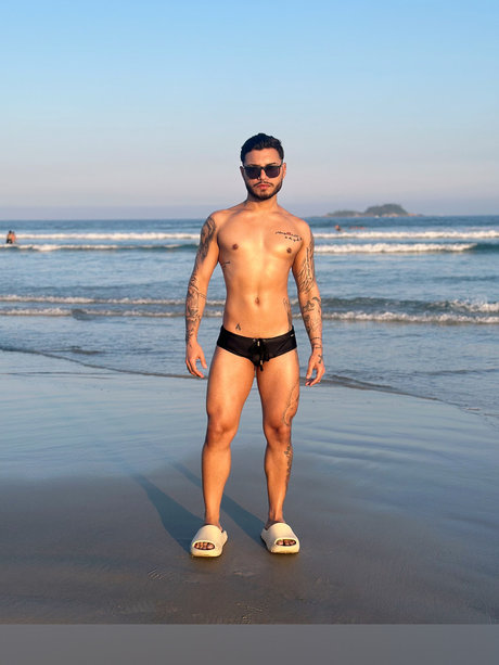 Foto di nudo di fuga di OnlyFans di Leonan
