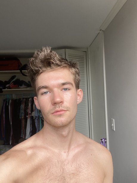 Foto di nudo di fuga di OnlyFans di Hole Therapy