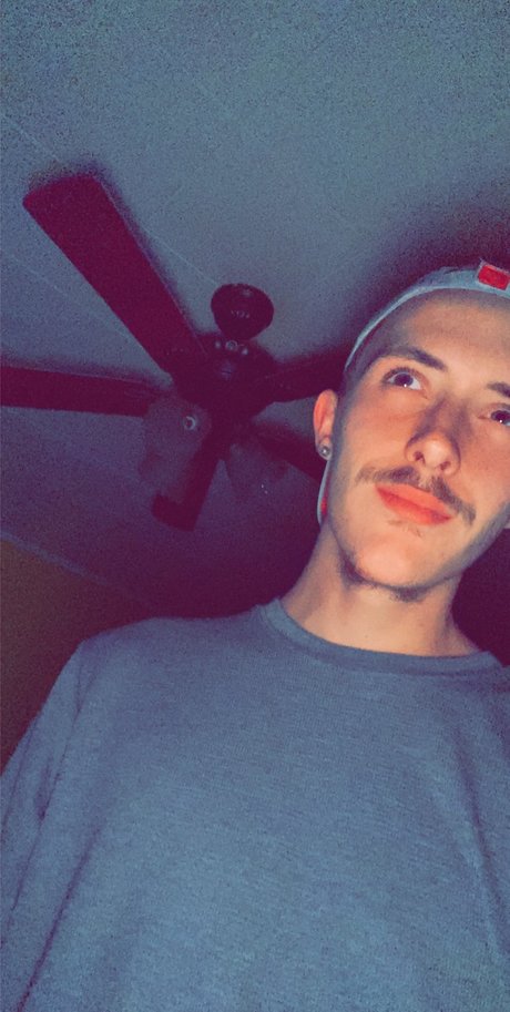 Foto di nudo di fuga di OnlyFans di Matthew Campisi