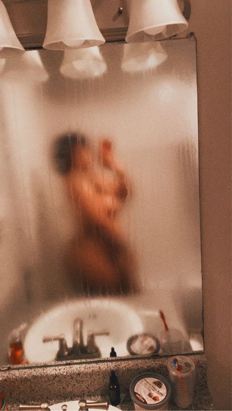 Foto di nudo di fuga di OnlyFans di Miss Monroe