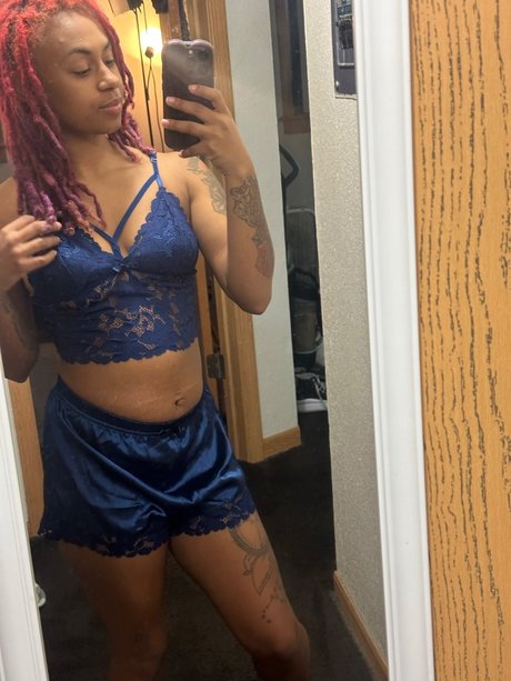 Foto di nudo di fuga di OnlyFans di Monroe