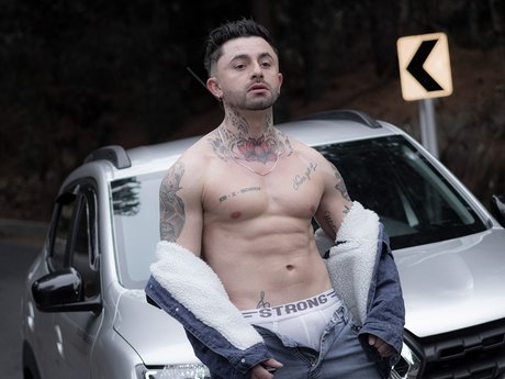 Foto di nudo di fuga di OnlyFans di Edward Jonnes