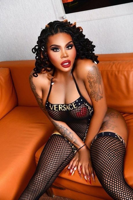 Foto di nudo di fuga di OnlyFans di Tsmonicacoxx