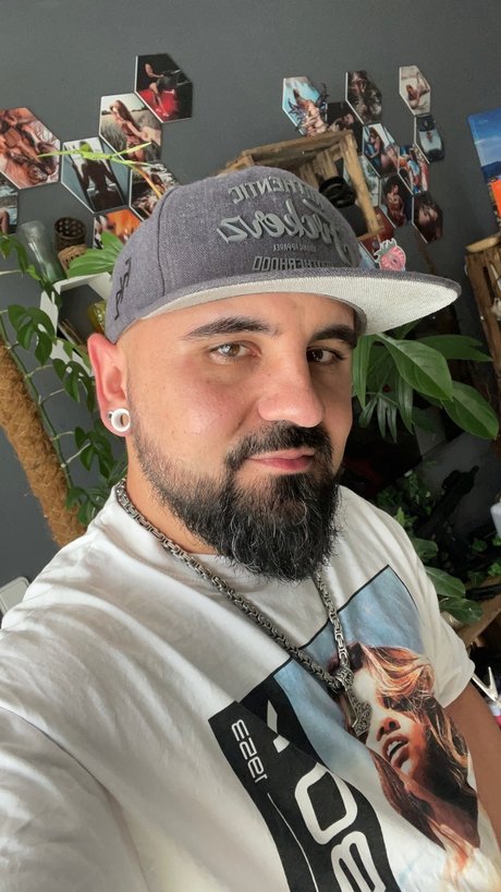 Foto di nudo di fuga di OnlyFans di Danielmustafamomentsinart