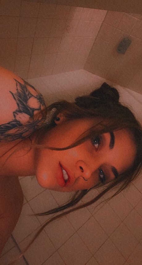 Foto di nudo di fuga di OnlyFans di Mollypopz