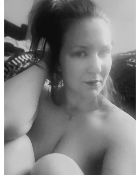 Foto di nudo di fuga di OnlyFans di  Molly Jane