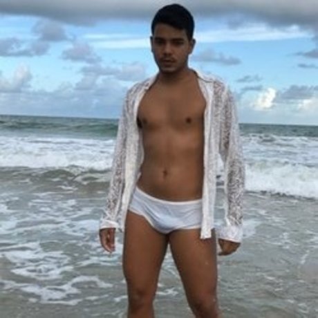Foto di nudo di fuga di OnlyFans di Apolo