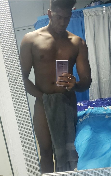 Foto di nudo di fuga di OnlyFans di Johan