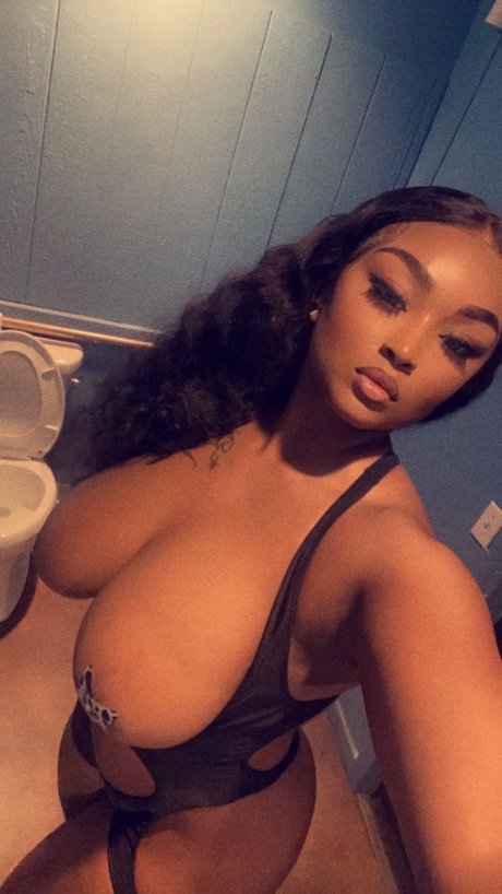 Foto di nudo di fuga di OnlyFans di Midwestbarbiecalli