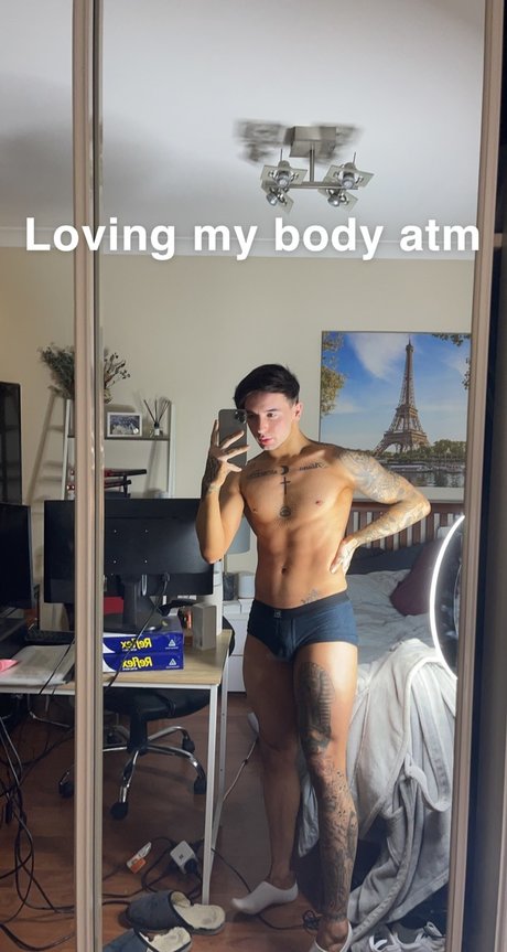 Foto di nudo di fuga di OnlyFans di Peachy Mike 