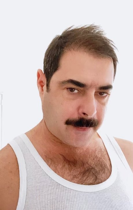 Foto di nudo di fuga di OnlyFans di Daddy Moustache