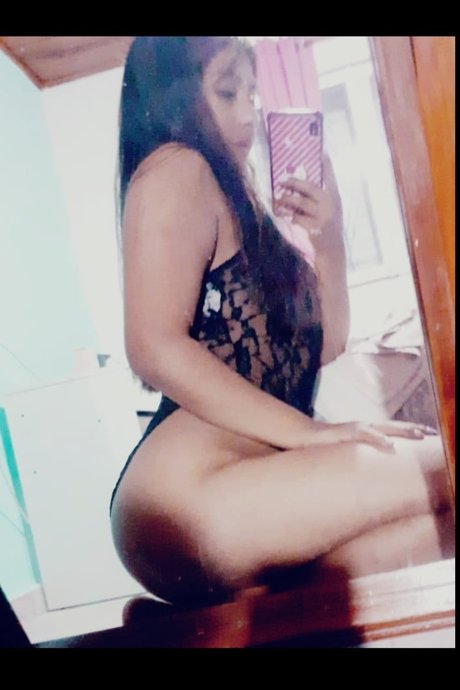 Foto di nudo di fuga di OnlyFans di Moro Argentina 
