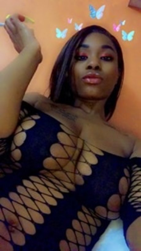 Foto di nudo di fuga di OnlyFans di Isismsfinest