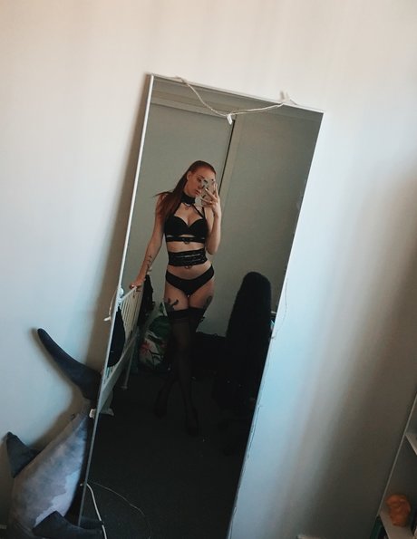 Foto di nudo di fuga di OnlyFans di Ginger