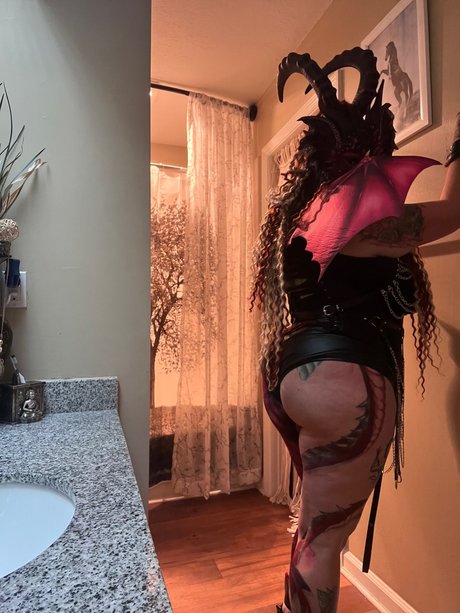 Foto di nudo di fuga di OnlyFans di Dragongirl77