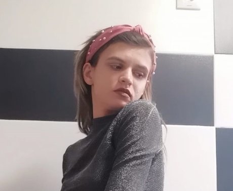 Foto di nudo di fuga di OnlyFans di Flora