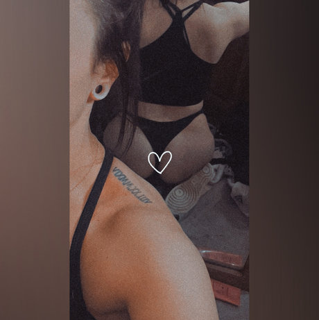 Foto di nudo di fuga di OnlyFans di  Uds