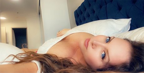 Foto di nudo di fuga di OnlyFans di The Girl Next Door