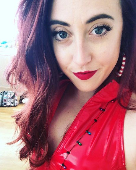 Foto di nudo di fuga di OnlyFans di Formica Dinette