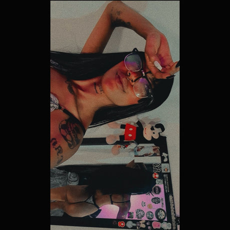 Foto di nudo di fuga di OnlyFans di Kenia Martinez