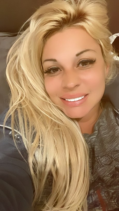 Foto di nudo di fuga di OnlyFans di Mrshousemother
