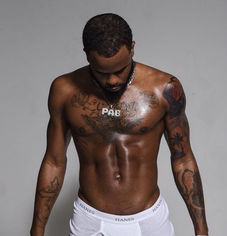 Foto di nudo di fuga di OnlyFans di Realbiggg