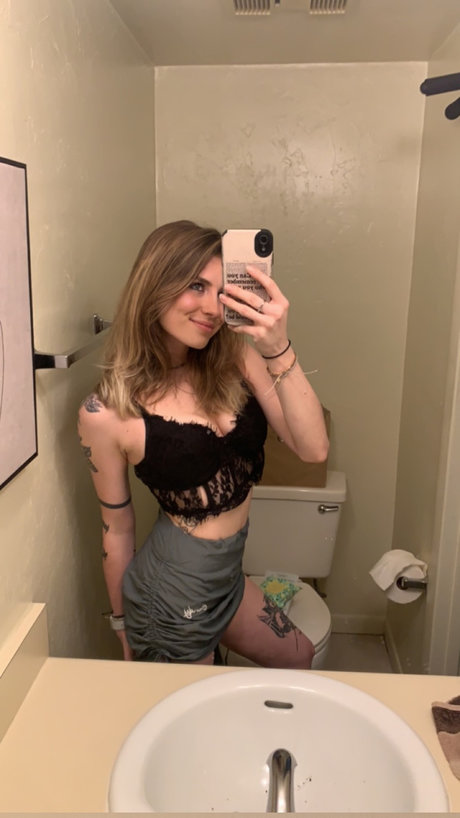 Foto di nudo di fuga di OnlyFans di Jenna Kiezer