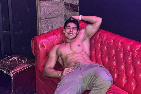 Foto di nudo di fuga di OnlyFans di Alfredo Montao
