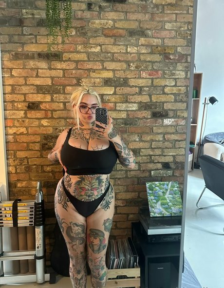 Foto di nudo di fuga di OnlyFans di Stupiderandhotter