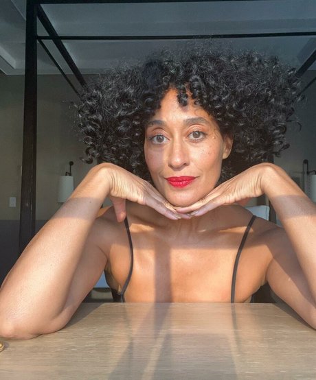 Foto di nudo di fuga di OnlyFans di Tracee Ellis Ross