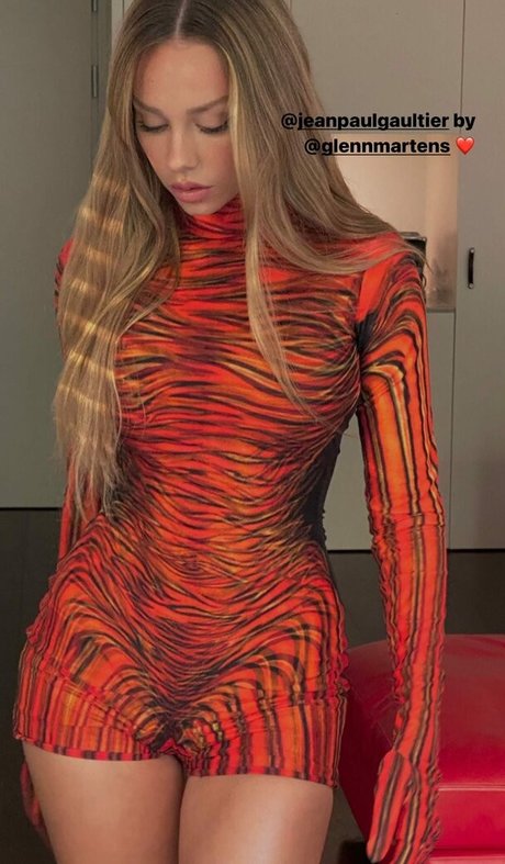 Foto di nudo di fuga di OnlyFans di Ester Exposito