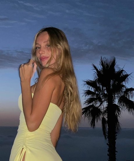 Foto di nudo di fuga di OnlyFans di Ester Exposito