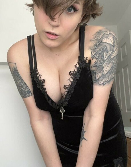 Foto di nudo di fuga di OnlyFans di Bloodberry Tart