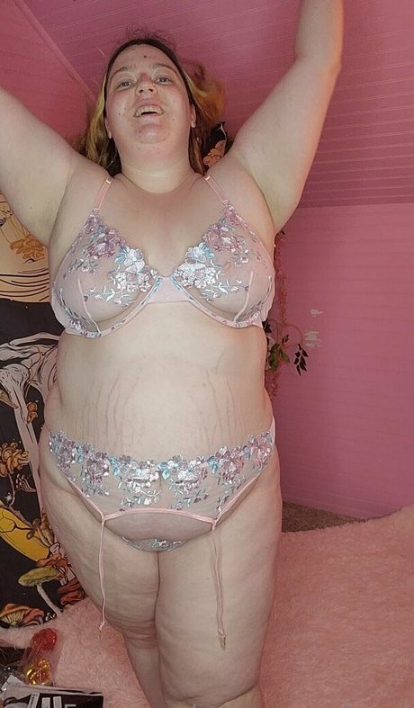 Curvymonstergirlfree