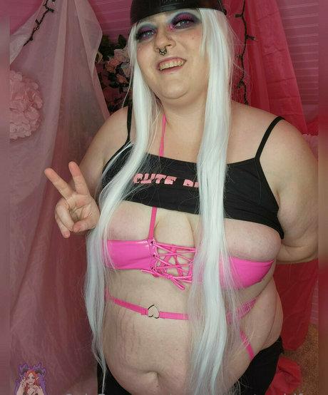 Curvymonstergirlfree