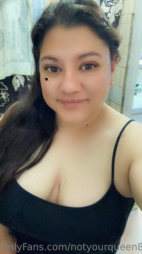 Foto di nudo di fuga di OnlyFans di Notyourqueen86